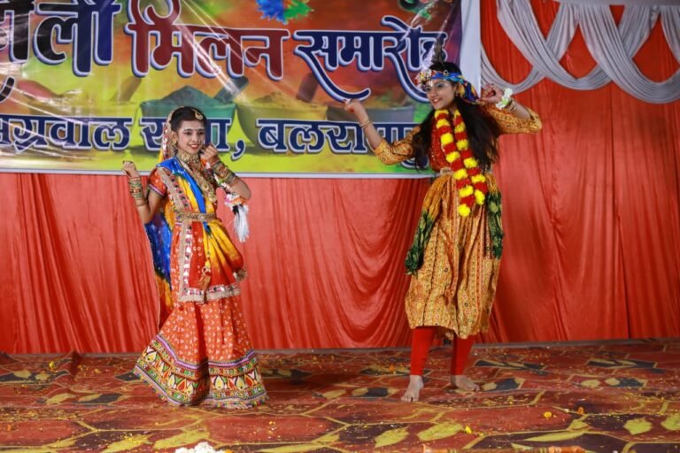 होली मिलन समारोह में कलाकारों ने बांधा समा