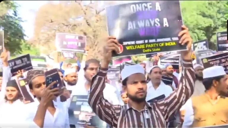 वक्फ बिल के खिलाफ AIMPLB का दिल्ली में धरना प्रदर्शन, सरकार से बिल वापस लेने की मांग