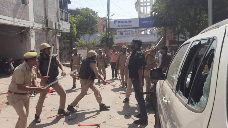 Agra News: सपा सांसद रामजी लाल सुमन के घर पर करणी सेना का हमला, तोड़फोड़ और पथराव किया गया