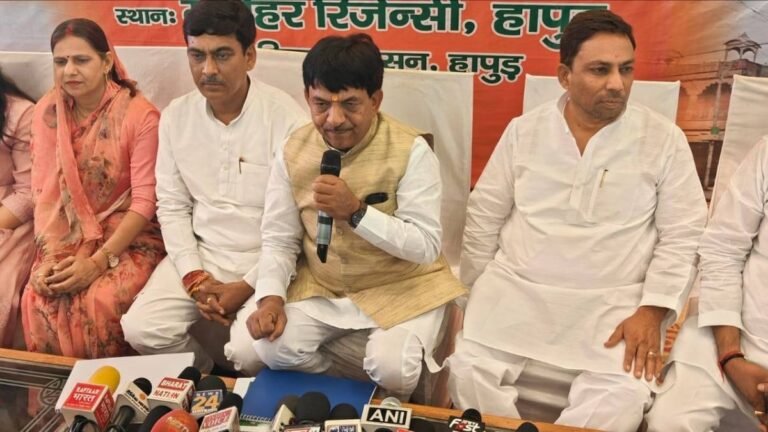 सपा सांसद के विवादित बयान पर यूपी मंत्री कपिल देव अग्रवाल का हमला, अखिलेश यादव पर लगाए उकसाने के आरोप