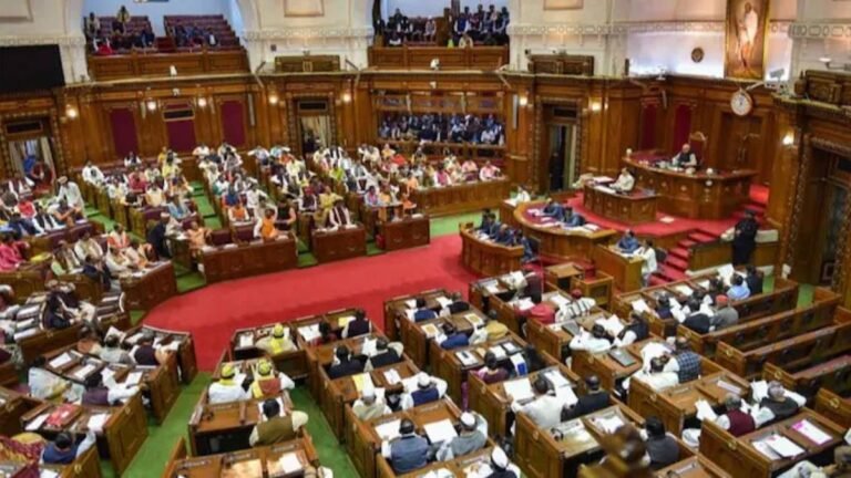 Lucknow News: यूपी विधानसभा में गुटखा थूकने पर अध्यक्ष ने लगाई फटकार, CCTV में पहचानने की दी जानकारी