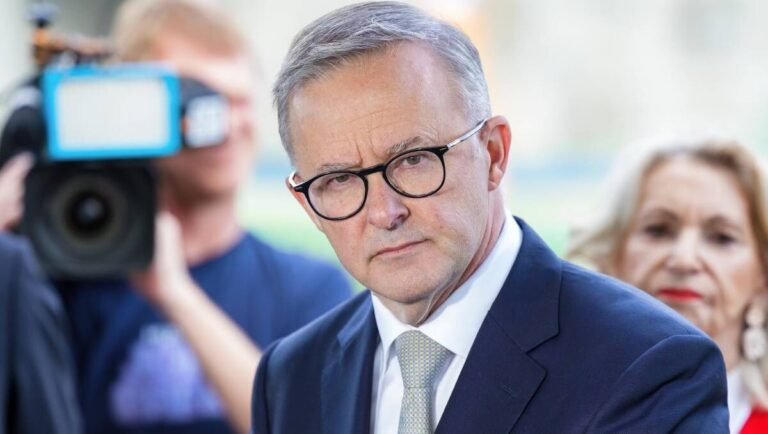 Anthony Albanese: ऑस्ट्रेलियाई पीएम एंथनी अल्बानीज स्टेज से गिरे, वीडियो सोशल मीडिया पर वायरल