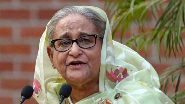 शेख हसीना ने मुहम्मद यूनुस पर कसा तंज, कहा- “आग से खेलोगे तो जल जाओगे”