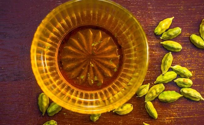 रोज इलायची का पानी पिएं, शरीर बनेगा फौलादी, सेहत के लिए जबरदस्त फायदे