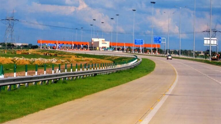 Mathura News: मथुरा आने-जाने का सफर हुआ आसान, यमुना एक्सप्रेसवे और दिल्ली-आगरा हाईवे से जुड़ने की योजना को मिली मंजूरी